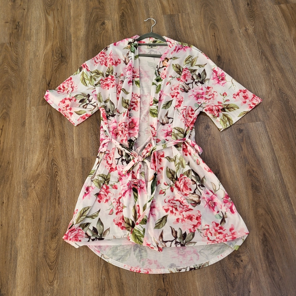 Show Me Your Mumu Brie Floral Robe Medium White Pink Flowers Tie Waist Blooms